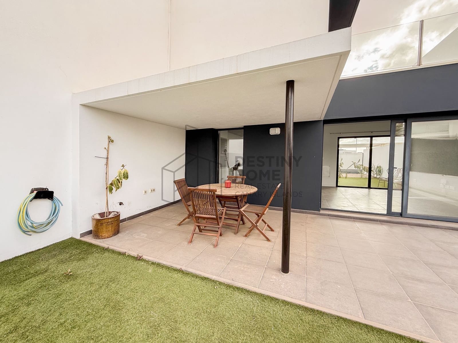 Chalet de 2 habitaciones en La Oliva en venta con piscina - 420.000 € (Ref: 9937535)