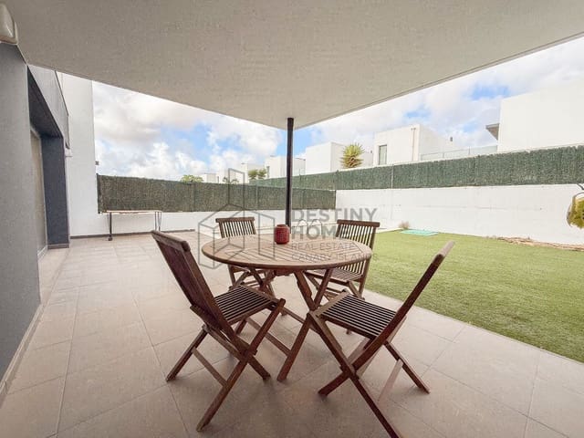 Chalet de 2 habitaciones en La Oliva en venta con piscina - 420.000 € (Ref: 9937535)