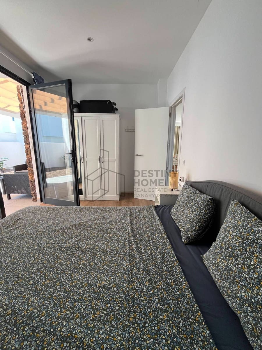 2 bedroom Villa for rent in Corralejo with pool - € 1,800 (Ref: 9949273)