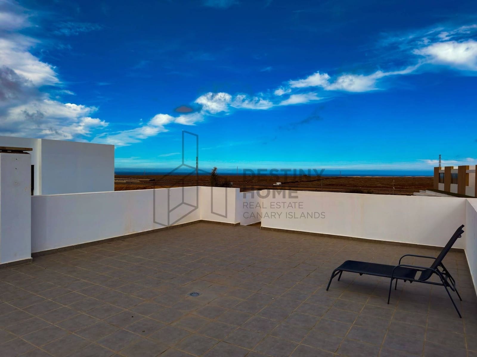 2 bedroom Villa for rent in Corralejo with pool - € 1,800 (Ref: 9949273)