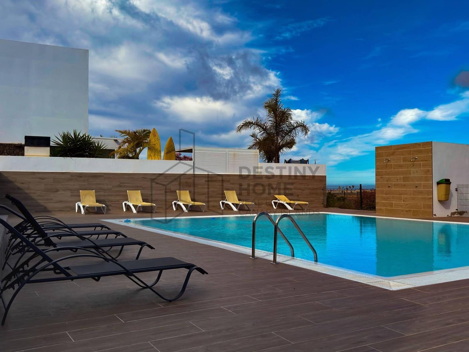 2 bedroom Villa for rent in Corralejo with pool - € 1,800 (Ref: 9949273)