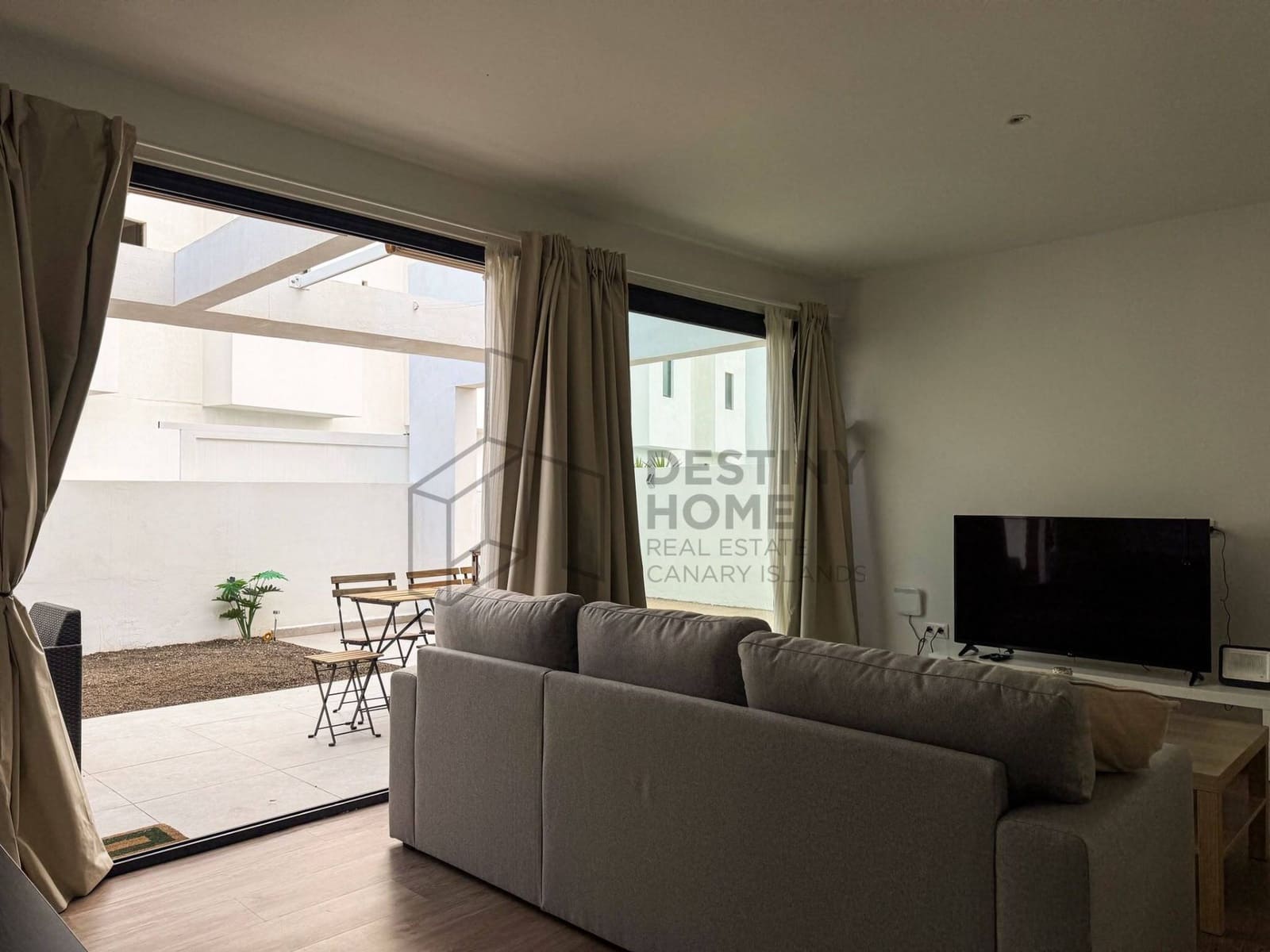 2 bedroom Villa for rent in Corralejo with pool - € 1,800 (Ref: 9949273)