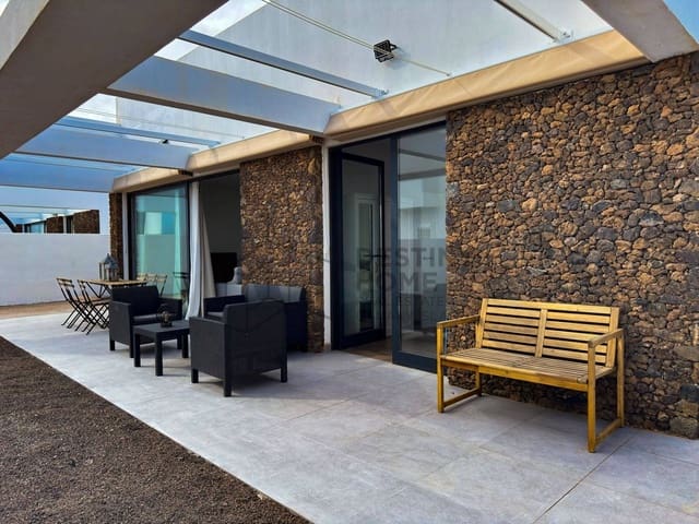 2 sovrum Villa att hyra i Corralejo, La Oliva med pool - 1 800 € (Ref: 9949273)