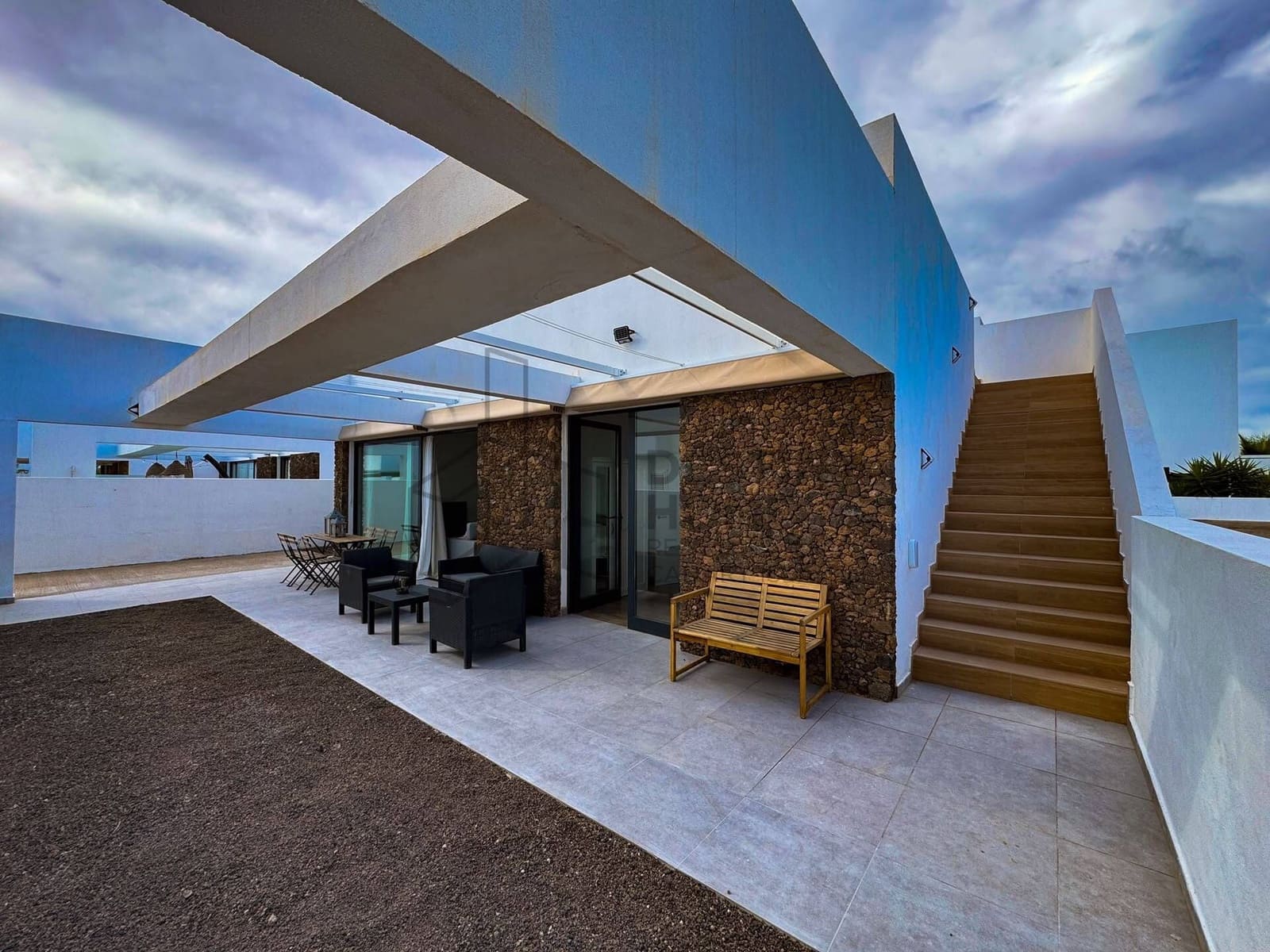 2 bedroom Villa for rent in Corralejo with pool - € 1,800 (Ref: 9949273)
