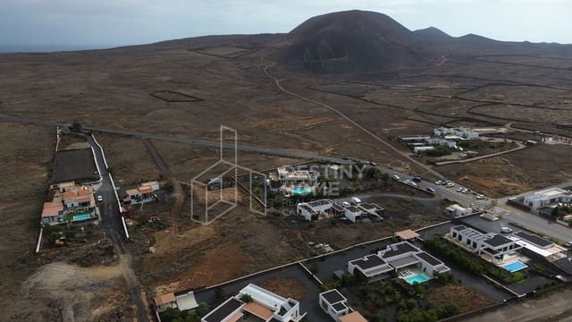 7 soverom Villa til salgs i Lajares, La Oliva med garasje - € 1 200 000 (Ref: 9957544)