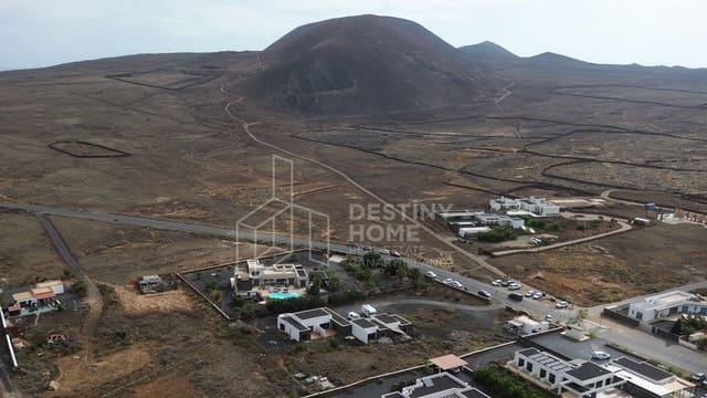 7 soverom Villa til salgs i Lajares, La Oliva med garasje - € 1 200 000 (Ref: 9957544)