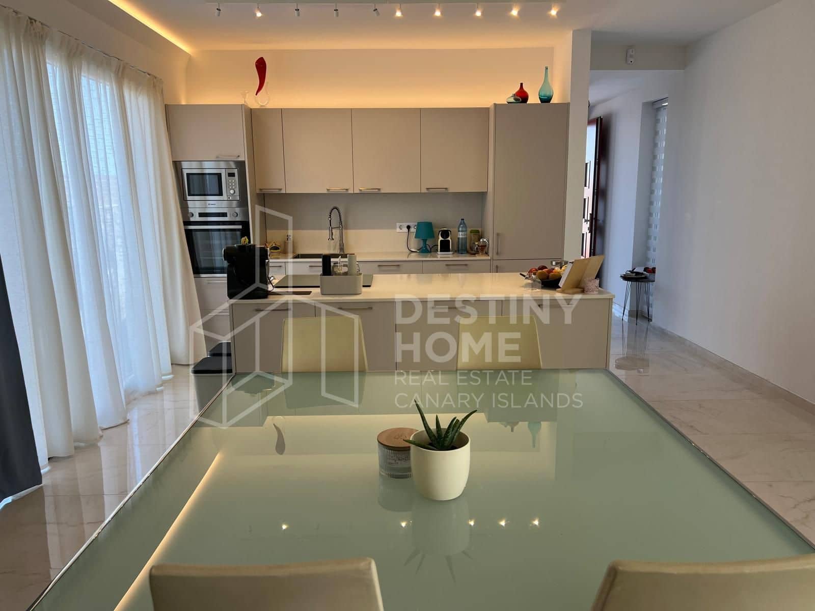 3 chambre Villa/Maison à vendre à Lajares avec piscine garage - 1 080 000 € (Ref: 9962145)