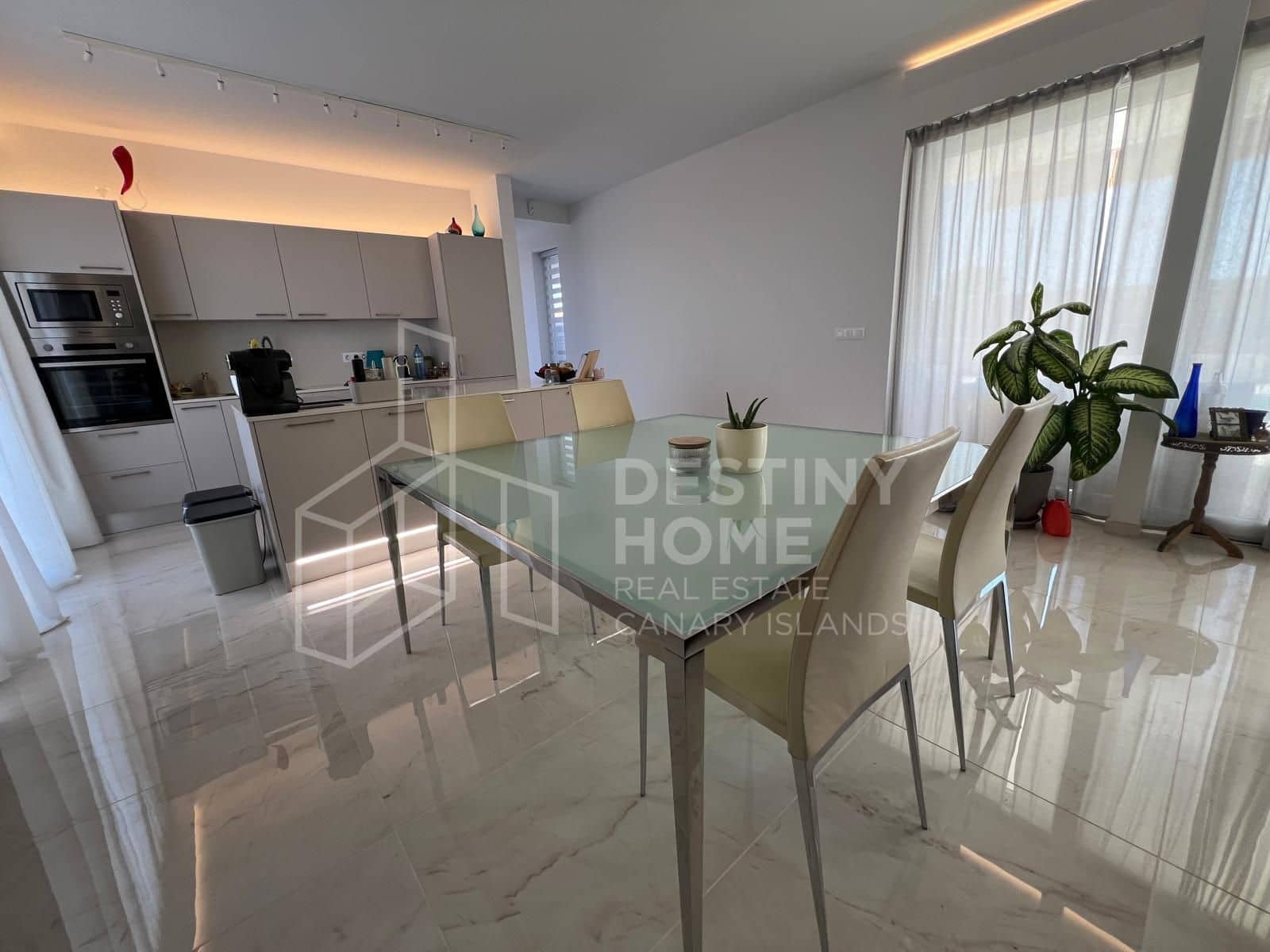 3 chambre Villa/Maison à vendre à Lajares avec piscine garage - 1 080 000 € (Ref: 9962145)