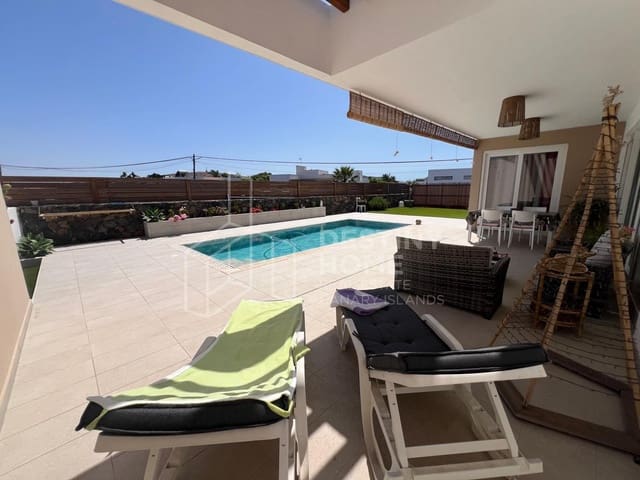 3 soverom Villa til salgs i Lajares, La Oliva med svømmebasseng garasje - € 1 080 000 (Ref: 9962145)