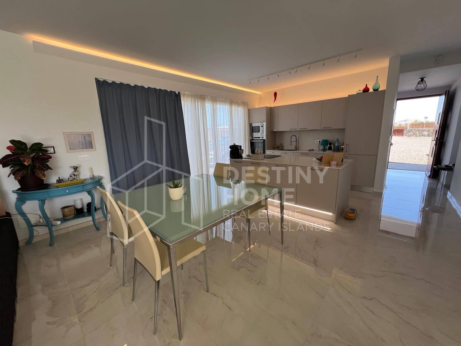 3 chambre Villa/Maison à vendre à Lajares avec piscine garage - 1 080 000 € (Ref: 9962145)