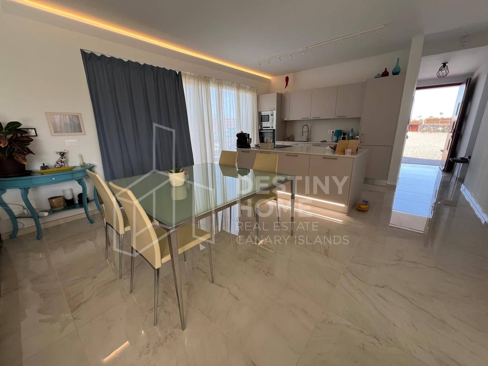 3 chambre Villa/Maison à vendre à Lajares avec piscine garage - 1 080 000 € (Ref: 9962145)