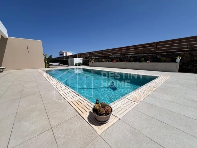 3 soverom Villa til salgs i Lajares, La Oliva med svømmebasseng garasje - € 1 080 000 (Ref: 9962145)