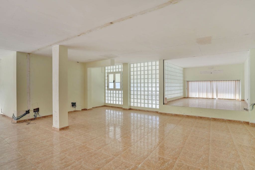 Commercial for sale in Puerto del Rosario - € 160,000 (Ref: 9964932)