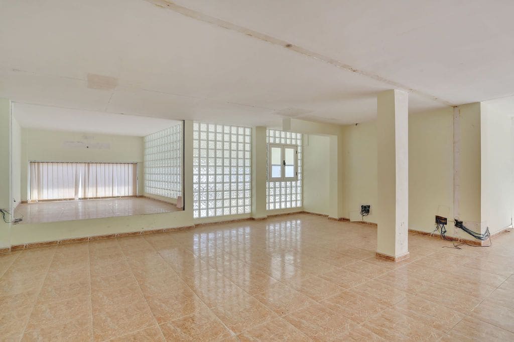 Commercial for sale in Puerto del Rosario - € 160,000 (Ref: 9964932)