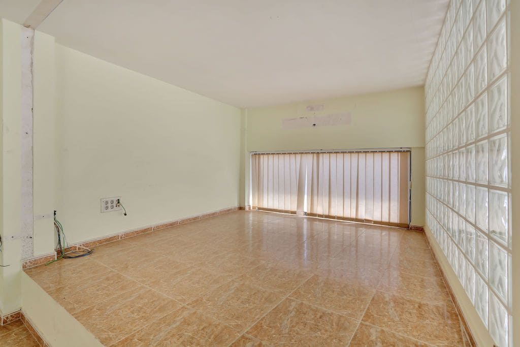 Commercial for sale in Puerto del Rosario - € 160,000 (Ref: 9964932)