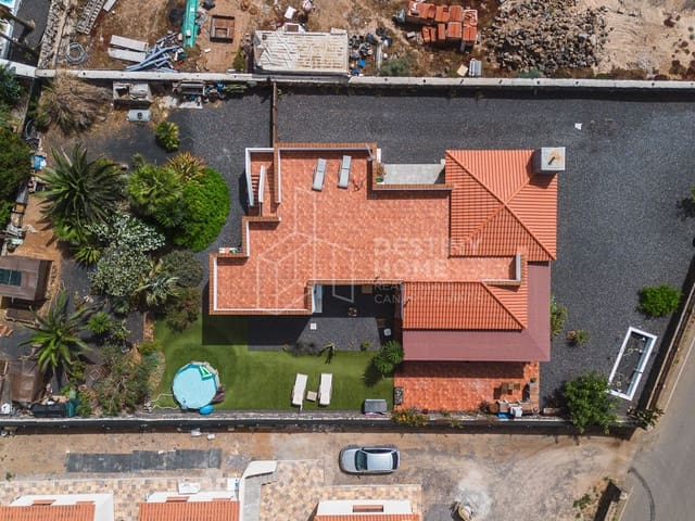 3 bedroom Villa for sale in Villaverde, La Oliva - € 475,000 (Ref: 9966228)