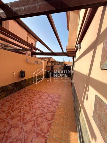 3 soverom Villa til salgs i Puerto del Rosario med garasje - € 339 000 (Ref: 9969252)
