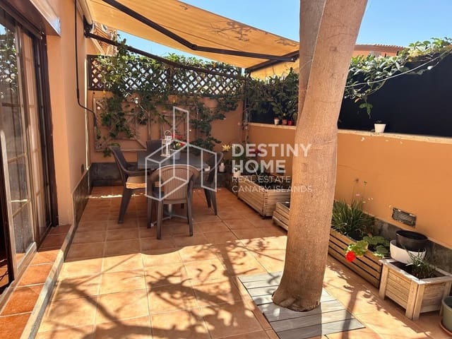 3 bedroom Villa for sale in Puerto del Rosario with garage - € 339,000 (Ref: 9969252)