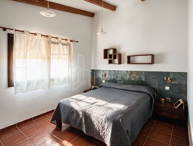 3 soveværelse Villa til salg i Puerto del Rosario med garage - € 305.000 (Ref: 9969252)