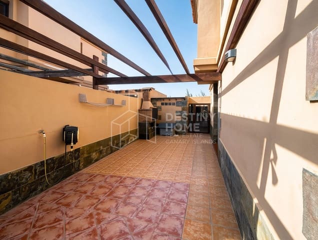 3 soveværelse Villa til salg i Puerto del Rosario med garage - € 305.000 (Ref: 9969252)