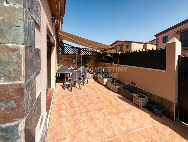 3 soveværelse Villa til salg i Puerto del Rosario med garage - € 305.000 (Ref: 9969252)