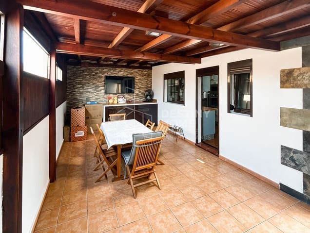 3 soveværelse Villa til salg i Puerto del Rosario med garage - € 305.000 (Ref: 9969252)