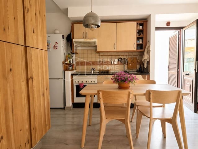 Pareado de 2 habitaciones en Corralejo, La Oliva en venta con piscina garaje - 315.000 € (Ref: 9974719)