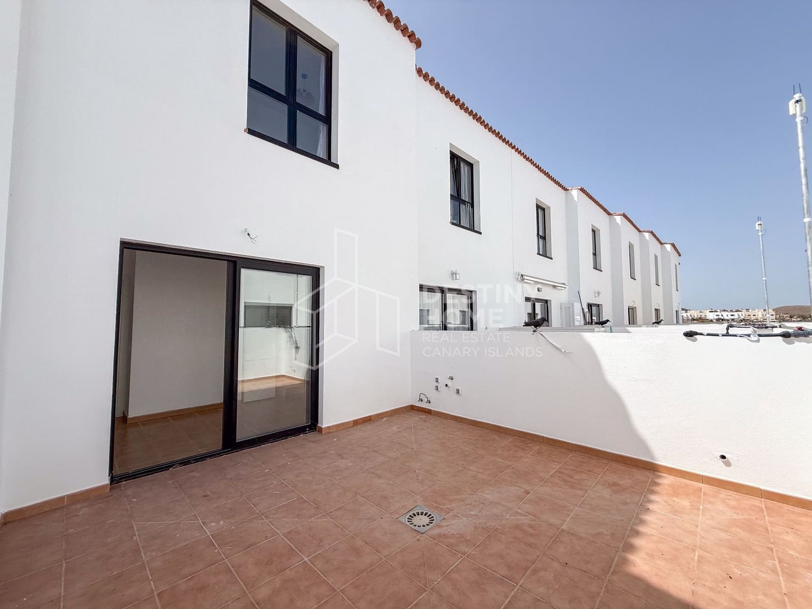 3 bedroom Townhouse for sale in La Oliva with garage - € 249,000 (Ref: 9976826)