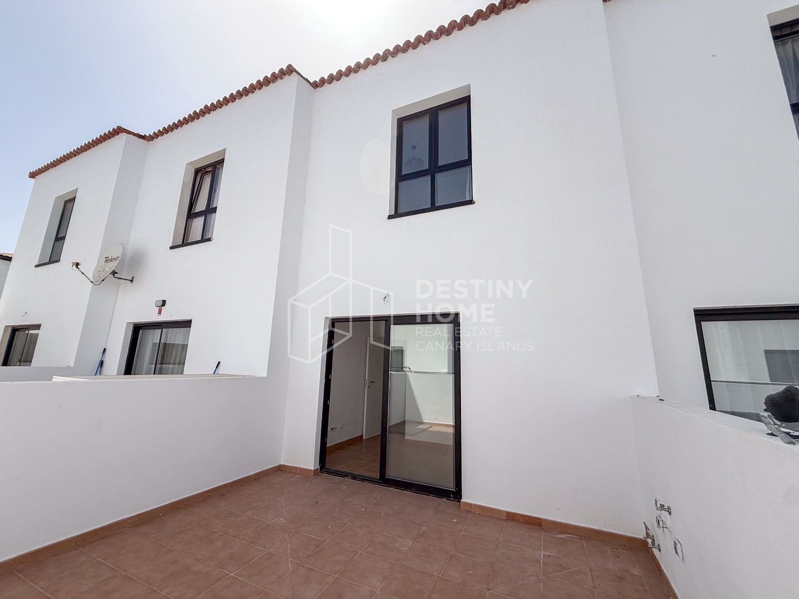 3 bedroom Townhouse for sale in La Oliva with garage - € 249,000 (Ref: 9976826)