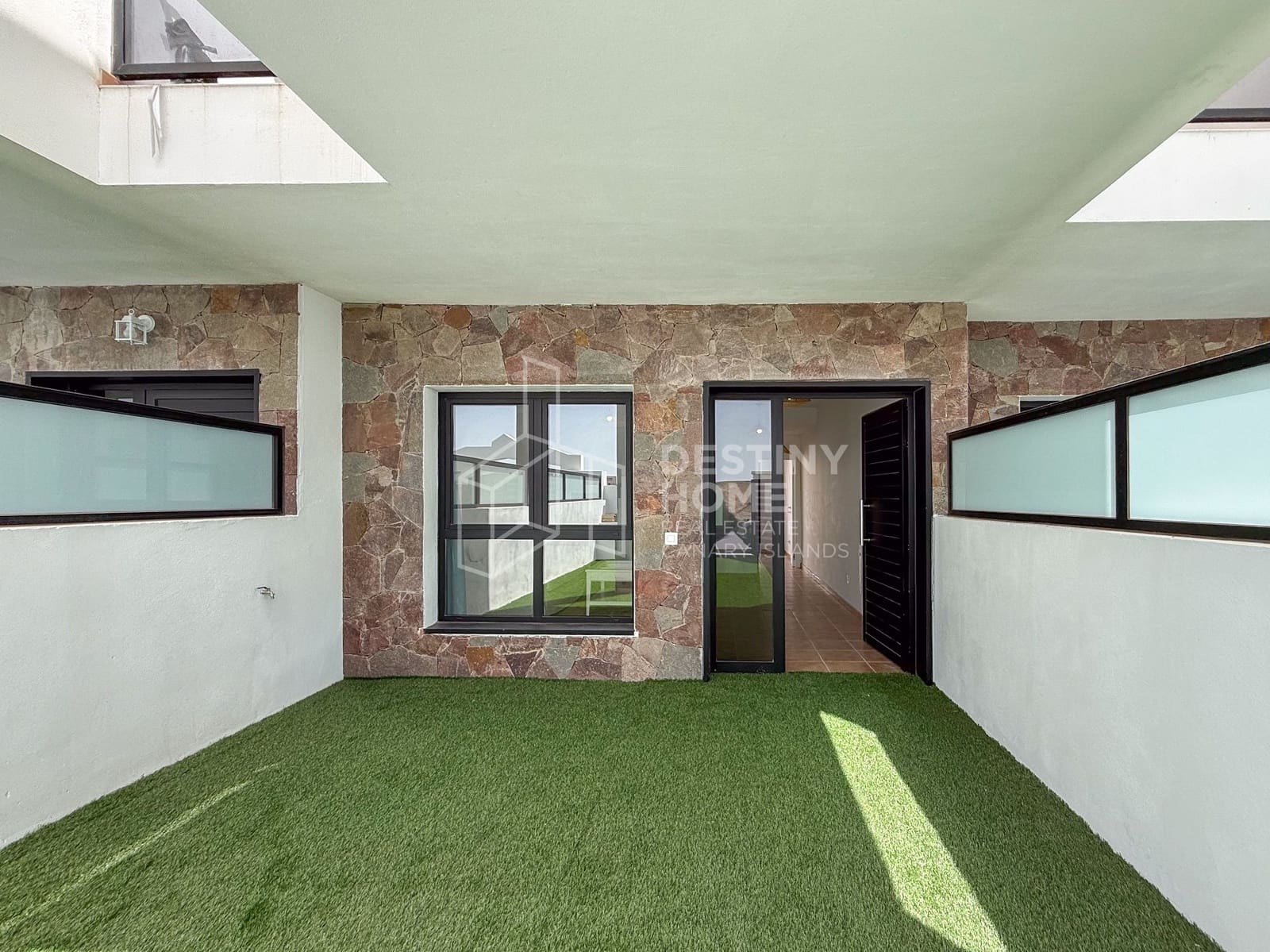 3 bedroom Townhouse for sale in La Oliva with garage - € 249,000 (Ref: 9976826)