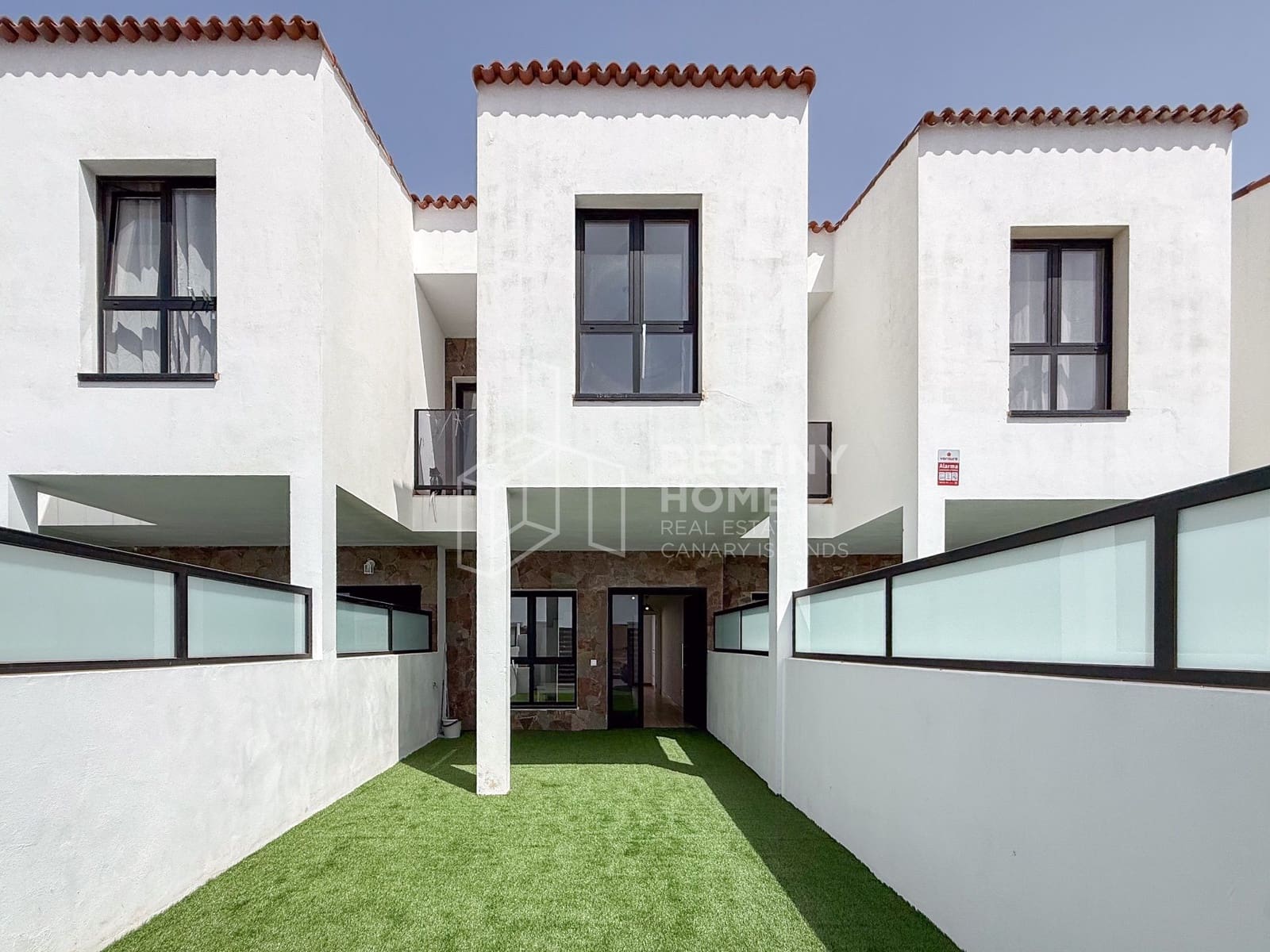 3 bedroom Townhouse for sale in La Oliva with garage - € 249,000 (Ref: 9976826)