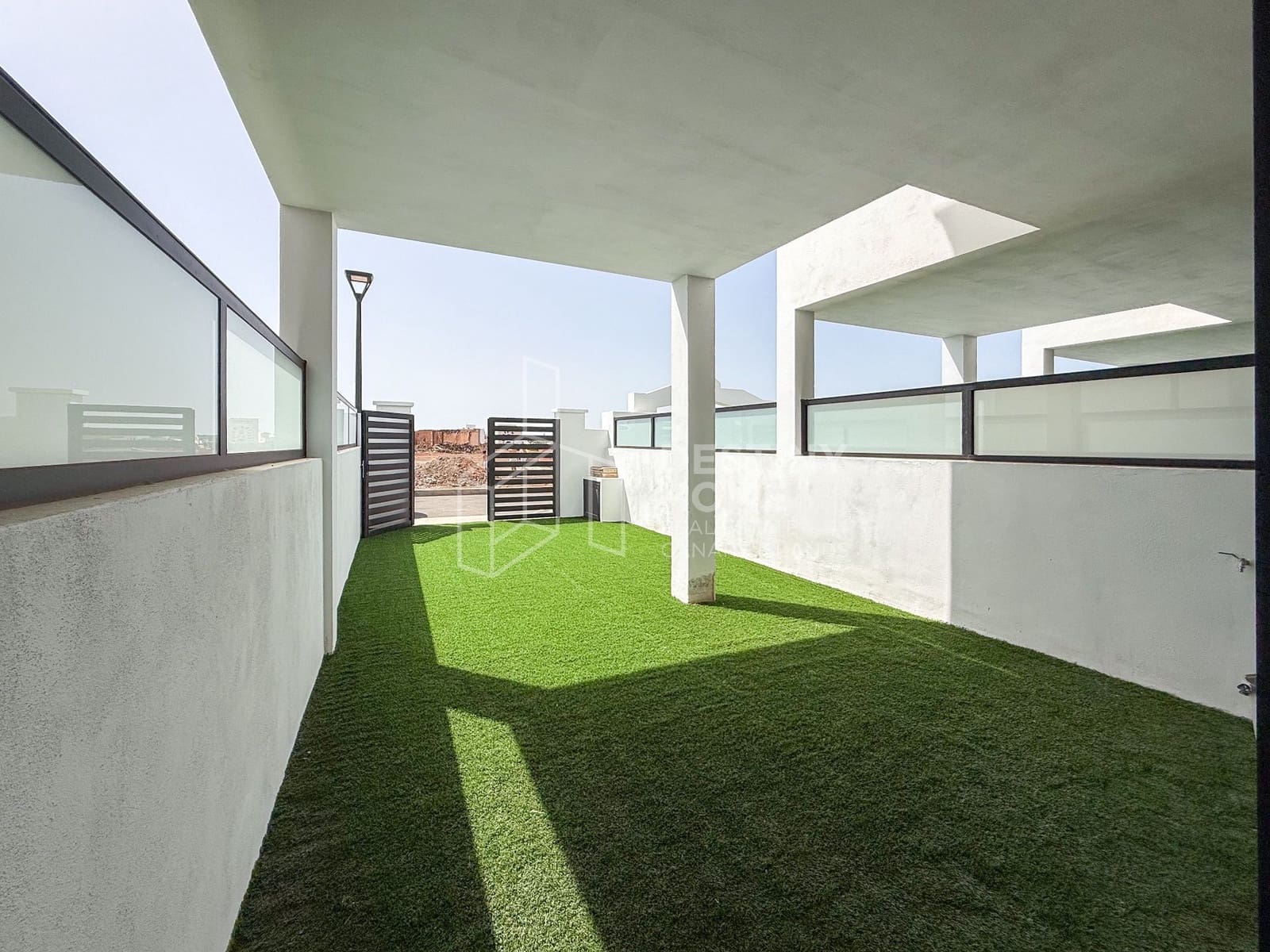 3 bedroom Townhouse for sale in La Oliva with garage - € 249,000 (Ref: 9976826)
