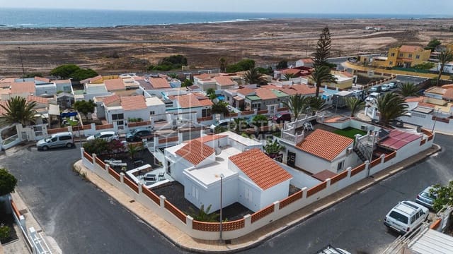 2 soverom Villa til salgs i Parque Holandés, La Oliva med garasje - € 315 000 (Ref: 9976827)