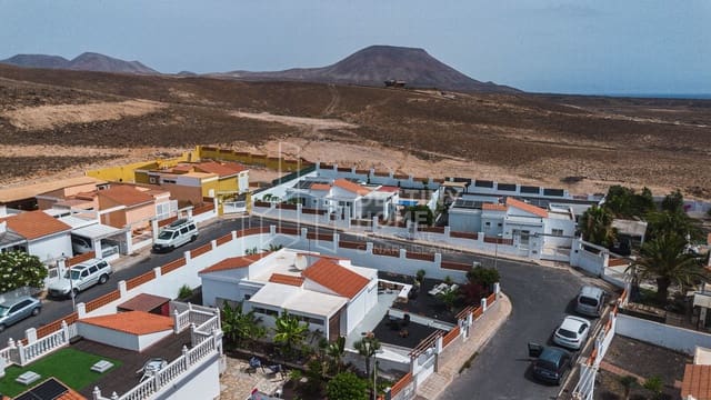 2 soverom Villa til salgs i Parque Holandés, La Oliva med garasje - € 315 000 (Ref: 9976827)