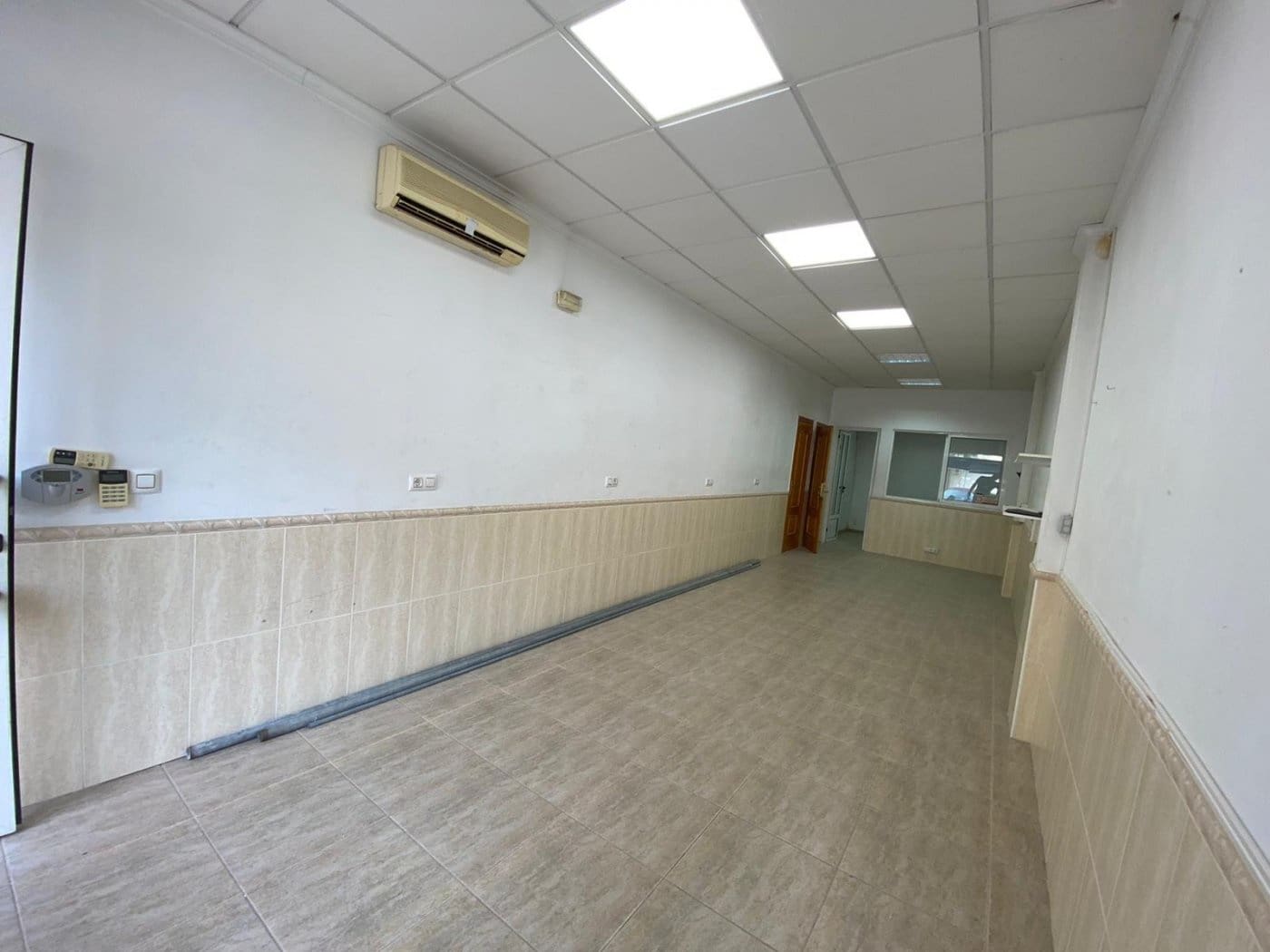 Local Commercial à vendre à Manuel - 85 000 € (Ref: 6641637)