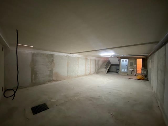 Commercial for sale in Manuel - € 85,000 (Ref: 6641637)