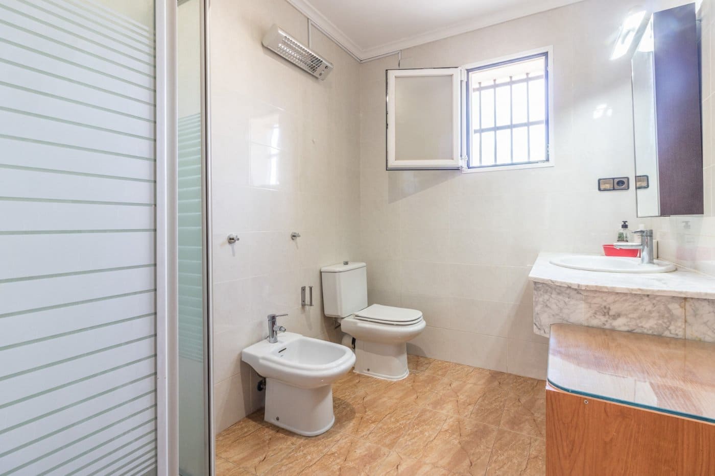 3 soveværelse Finca/Landehus til salg i Llombai med swimmingpool garage - € 185.000 (Ref: 7255043)