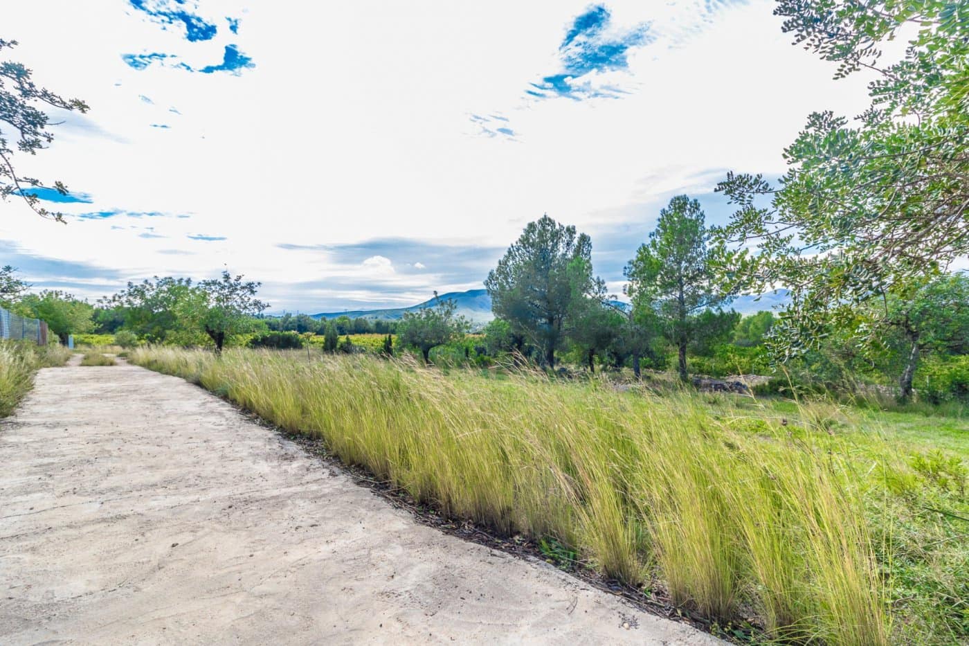 3 soveværelse Finca/Landehus til salg i Llombai med swimmingpool garage - € 185.000 (Ref: 7255043)