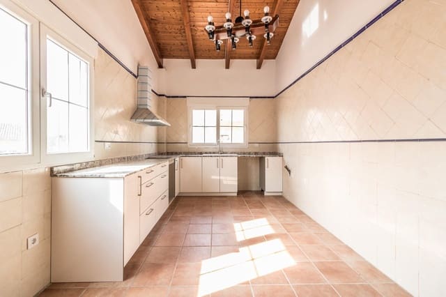 4 bedroom Villa for rent in L'Enova with pool garage - € 1,500 (Ref: 8120303)