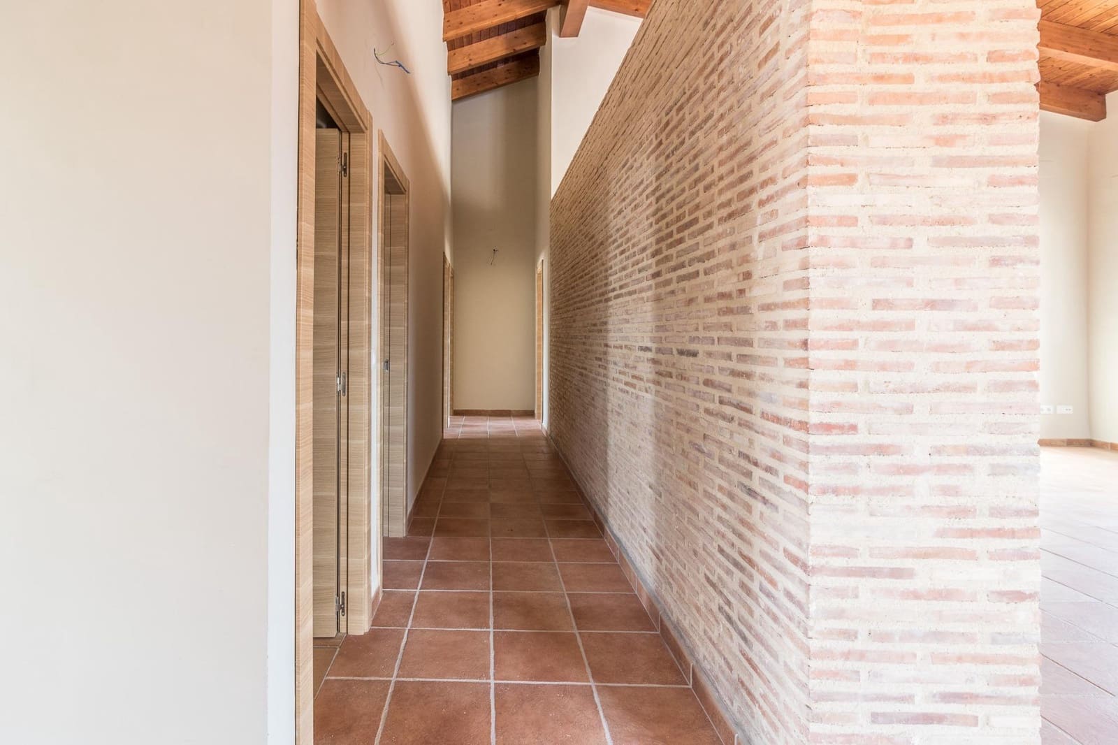 4 bedroom Villa for rent in L'Enova with pool garage - € 1,500 (Ref: 8120303)