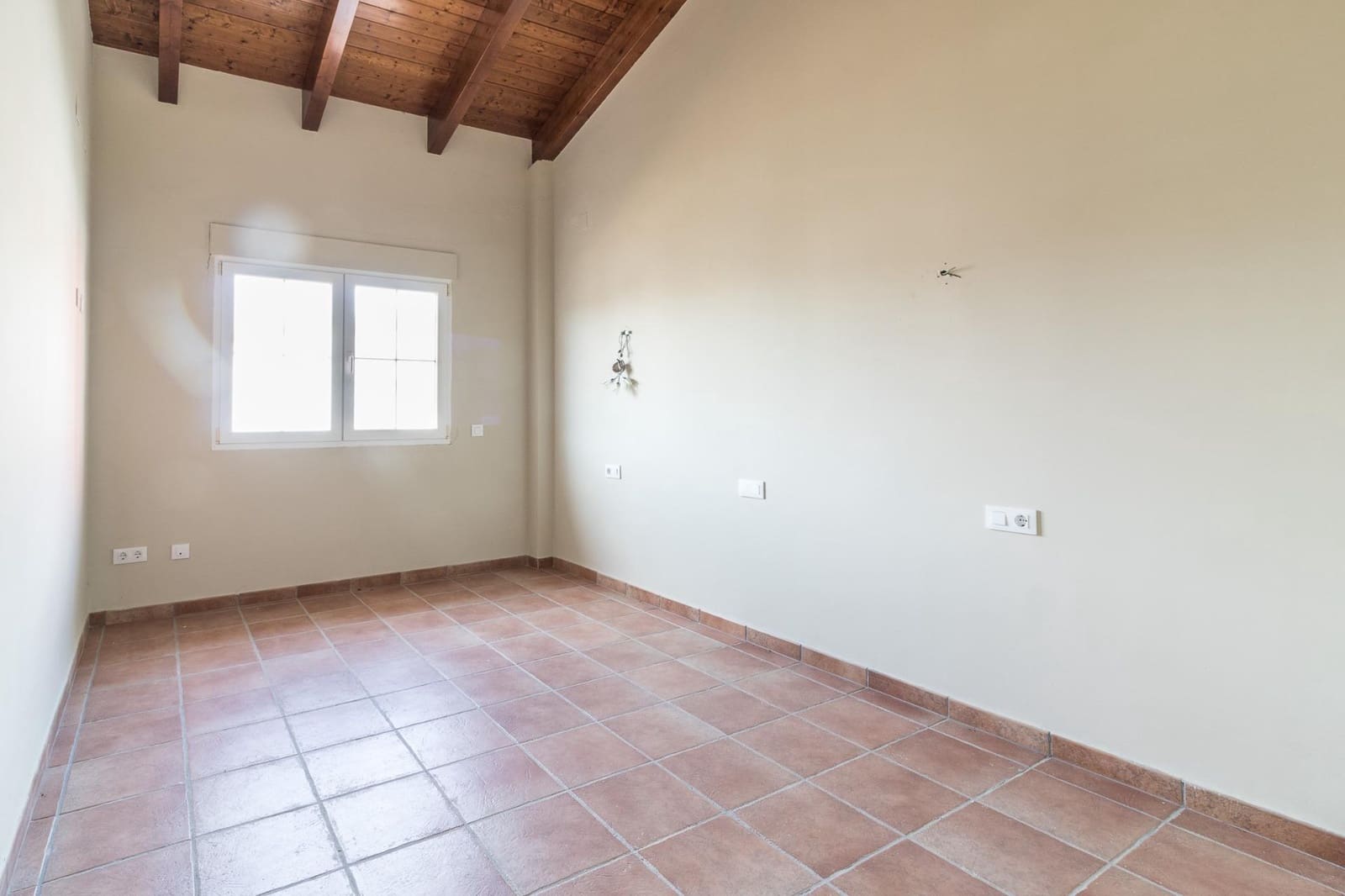 4 bedroom Villa for rent in L'Enova with pool garage - € 1,500 (Ref: 8120303)