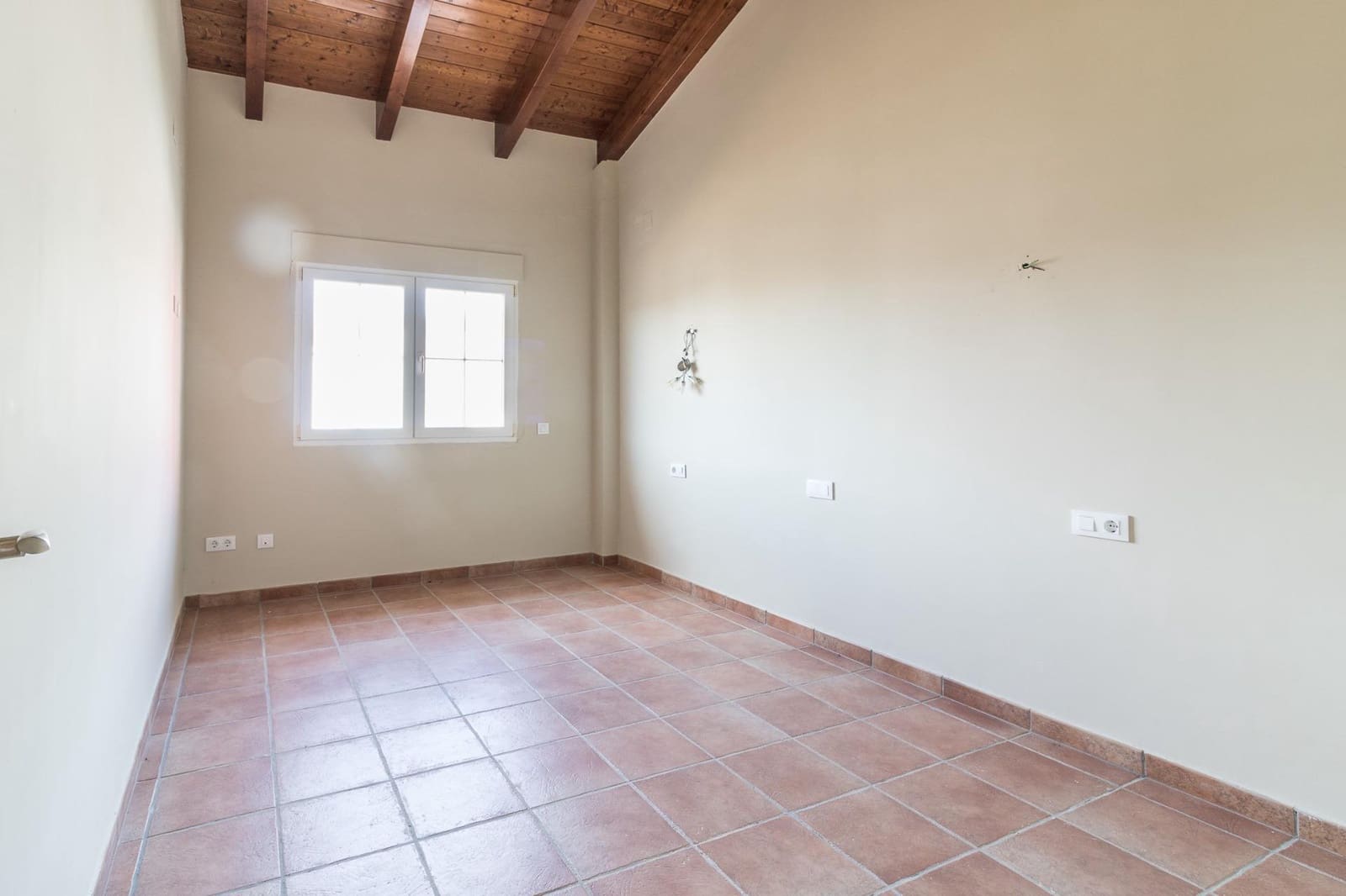 4 bedroom Villa for rent in L'Enova with pool garage - € 1,500 (Ref: 8120303)