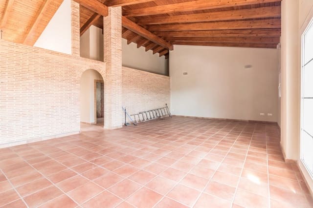 4 bedroom Villa for rent in L'Enova with pool garage - € 1,500 (Ref: 8120303)