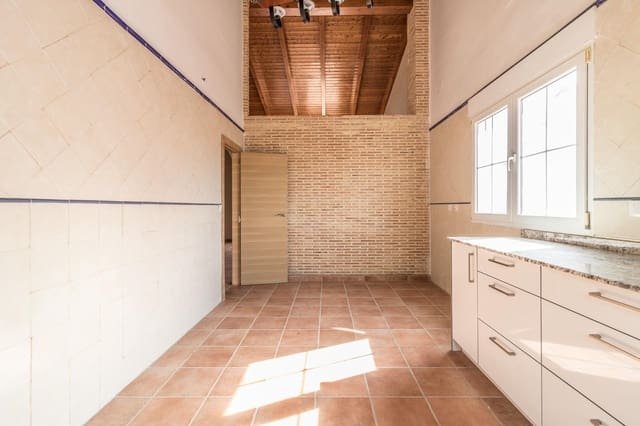 4 bedroom Villa for rent in L'Enova with pool garage - € 1,500 (Ref: 8120303)