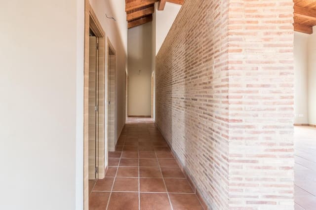 4 bedroom Villa for rent in L'Enova with pool garage - € 1,500 (Ref: 8120303)