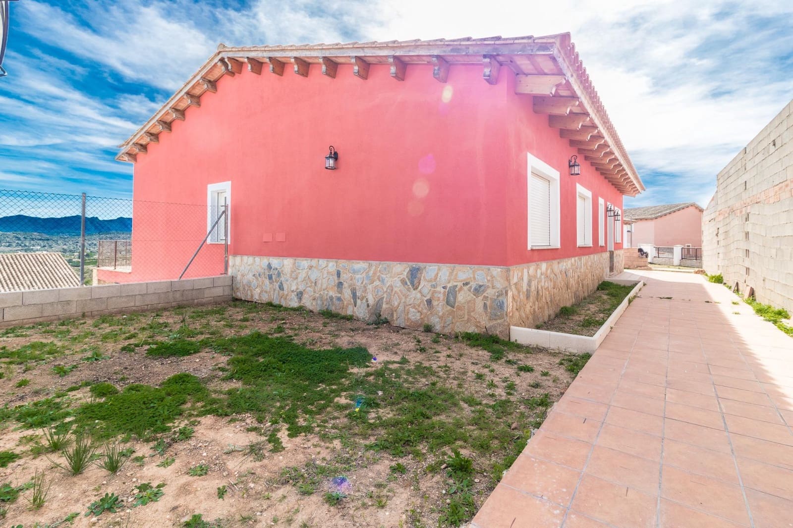 4 bedroom Villa for rent in L'Enova with pool garage - € 1,500 (Ref: 8120303)