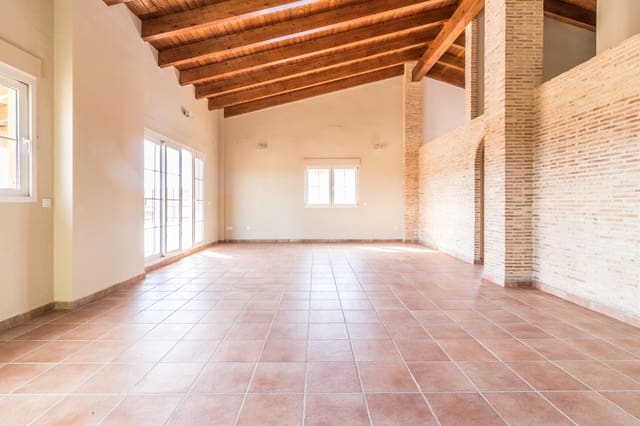 6 bedroom Villa for rent in L'Enova with pool - € 2,000 (Ref: 8120304)