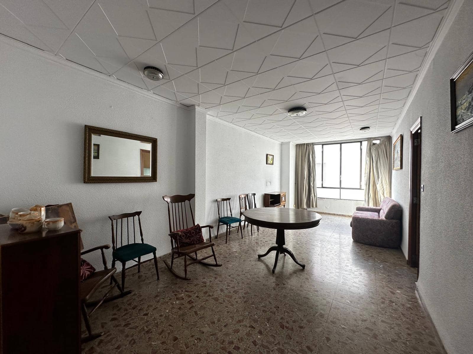 4 slaapkamer Huis te koop in Carlet met garage - € 140.000 (Ref: 8247829)