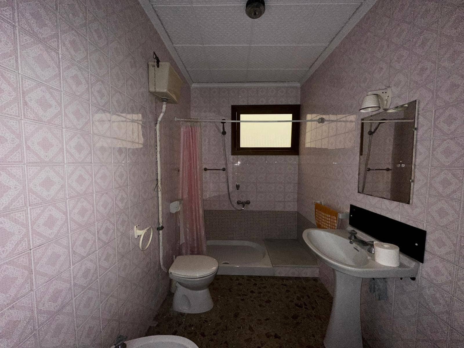 4 slaapkamer Huis te koop in Carlet met garage - € 140.000 (Ref: 8247829)