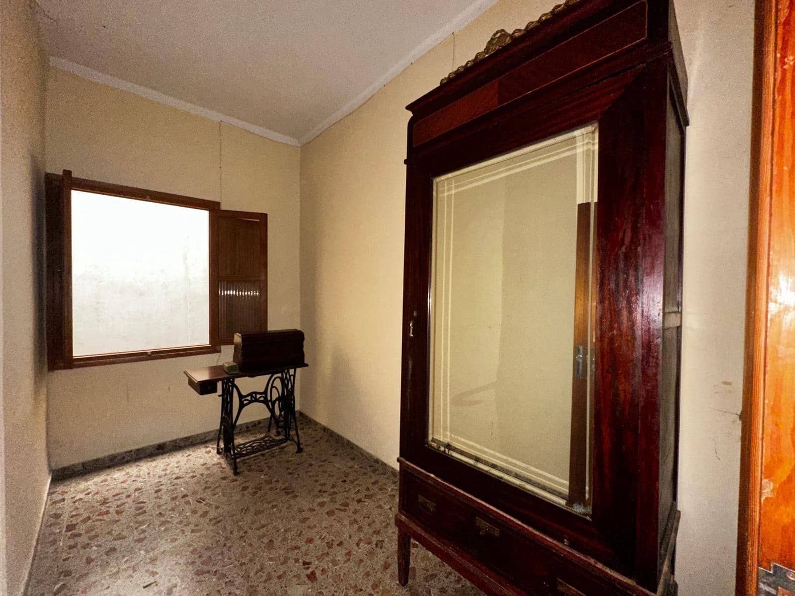 4 slaapkamer Huis te koop in Carlet met garage - € 140.000 (Ref: 8247829)